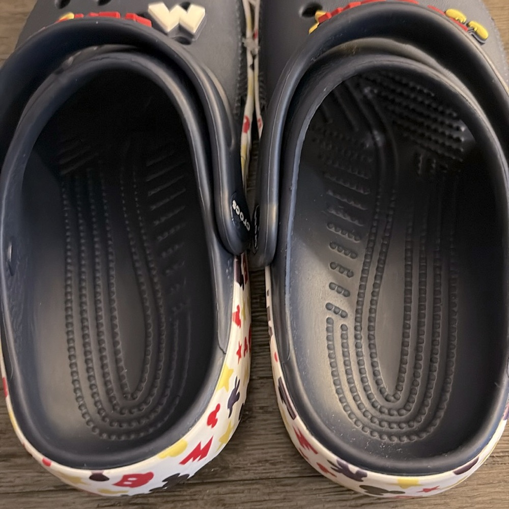 NWT [CROCS] Mickey & Friends Classic Slip-On Clog Sandals Kids Size J1 (5+) - Picture 12 of 15